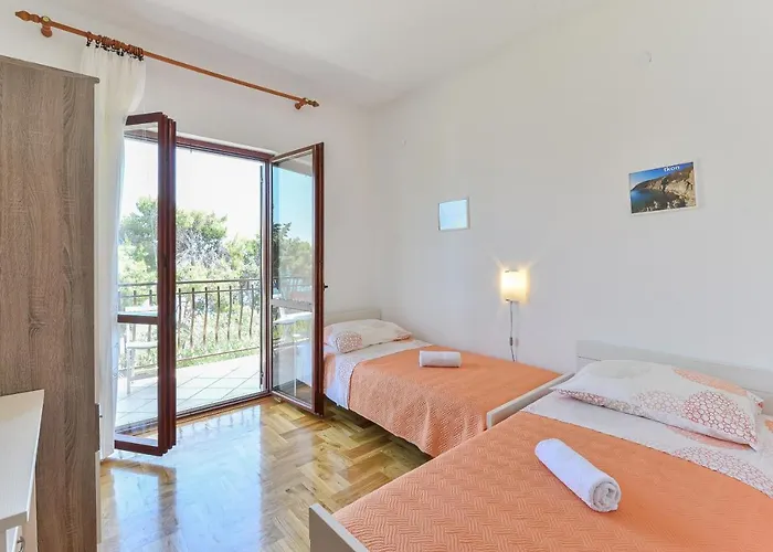 By The Sea Tkon, Pasman - 698 *